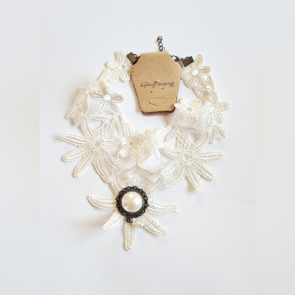 New White Floral Lace Choker Necklace Faux Pearl Pendant Adjustable Bridal
